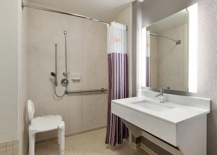 La Quinta By Wyndham Arlington North 6 Flags Dr